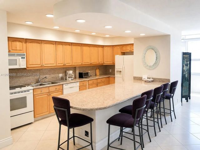 5 of 9 - 10210 Collins Avenue #303, Bal Harbour, FL