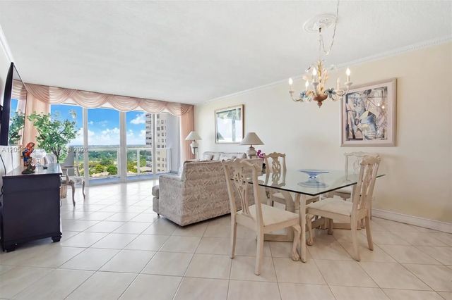 4 of 23 - 5601 Collins Avenue #1723, Miami Beach, FL