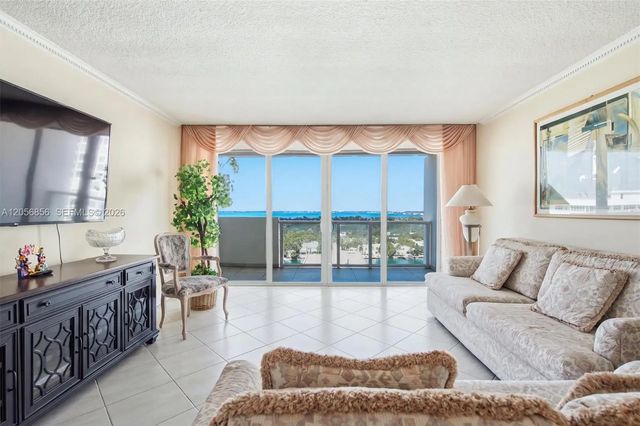 5 of 23 - 5601 Collins Avenue #1723, Miami Beach, FL