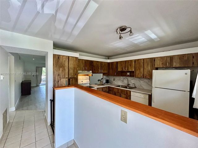 5 of 29 - 200 Gate Road #202, Hollywood, FL