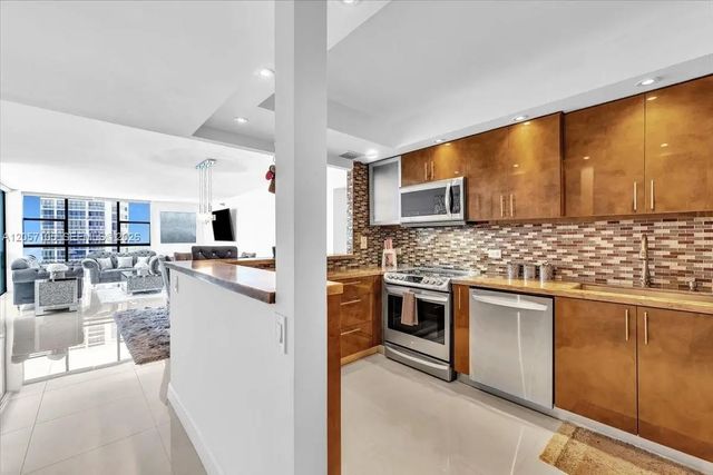 4 of 41 - 20515 E Country Club Drive #2048, Aventura, FL