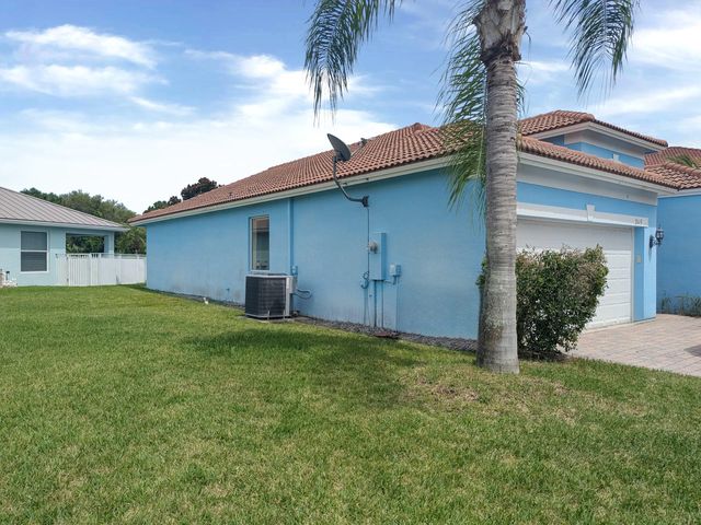5 of 24 - 2119 Nw Marsh Rabbit Lane, Jensen Beach, FL