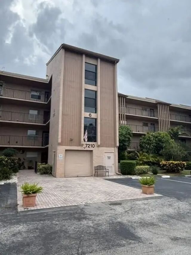 7210 Lake Cir Drive #401, Margate