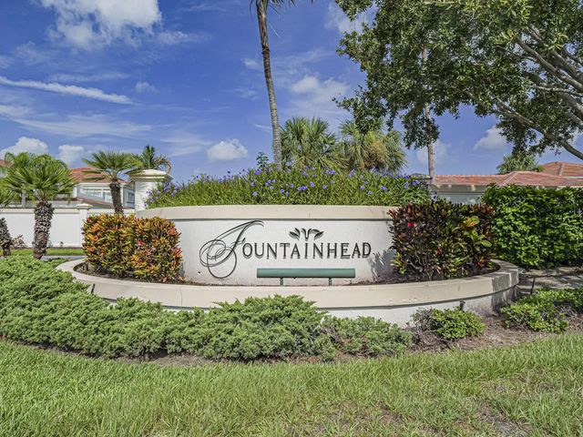 524 7th Square #102, Vero Beach