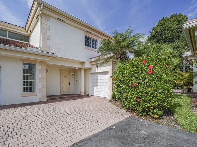 4 of 47 - 524 7th Square #102, Vero Beach, FL