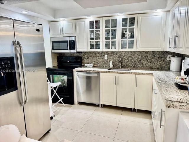2 of 30 - 18051 Biscayne Boulevard #1002, Aventura, FL