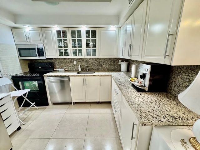 3 of 30 - 18051 Biscayne Boulevard #1002, Aventura, FL