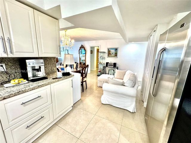4 of 30 - 18051 Biscayne Boulevard #1002, Aventura, FL