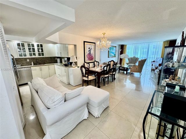 5 of 30 - 18051 Biscayne Boulevard #1002, Aventura, FL
