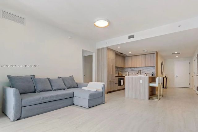 3 of 12 - 77 Se 5th Street #3902, Miami, FL