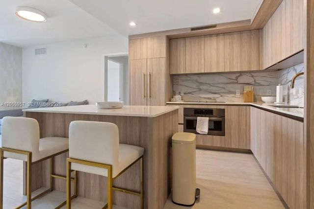 4 of 12 - 77 Se 5th Street #3902, Miami, FL