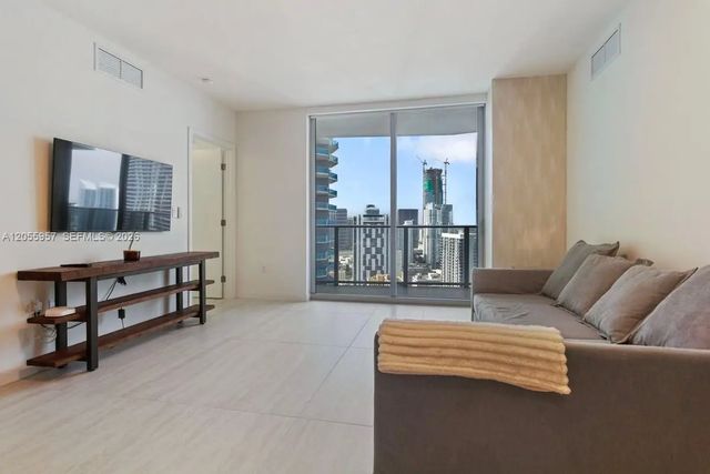 5 of 12 - 77 Se 5th Street #3902, Miami, FL