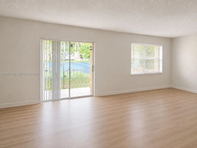 4 of 10 - 18101 Nw 68th Avenue #d101, Hialeah, FL