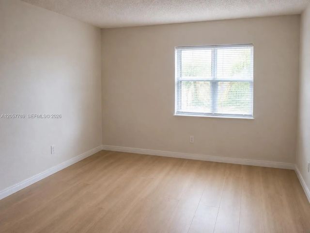 5 of 10 - 18101 Nw 68th Avenue #d101, Hialeah, FL