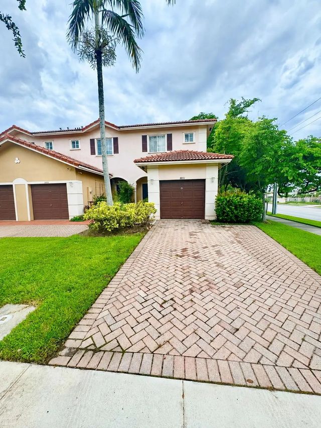 8851 N Isles Circle, Tamarac