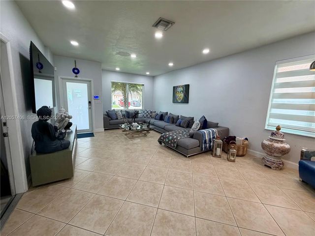 4 of 27 - 2021 Se 15th Street, Homestead, FL