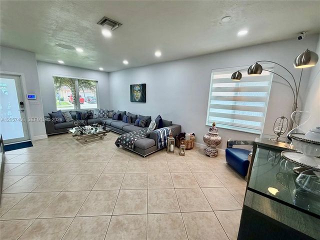 5 of 27 - 2021 Se 15th Street, Homestead, FL