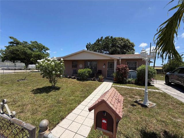 2 of 22 - 3202 Nw 182nd Street, Miami Gardens, FL
