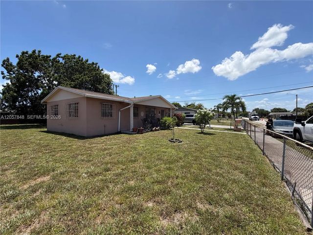 3 of 22 - 3202 Nw 182nd Street, Miami Gardens, FL