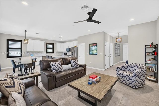5 of 98 - 4460 Gramercy Drive, Oakland Park, FL