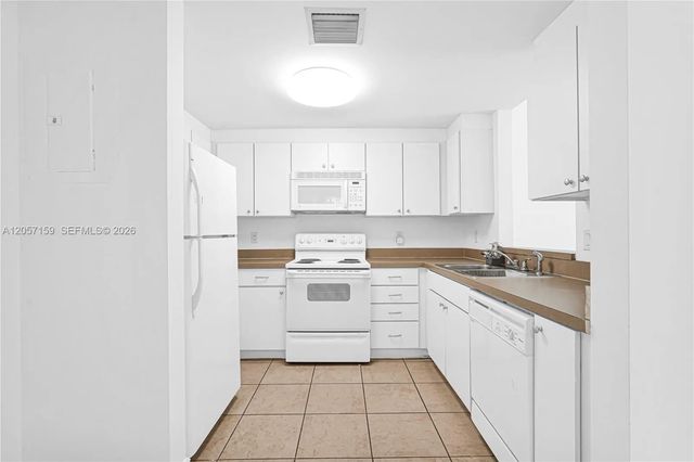 4 of 32 - 1250 S Miami Avenue #812, Miami, FL