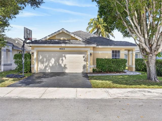 9313 Arborwood Circle, Davie