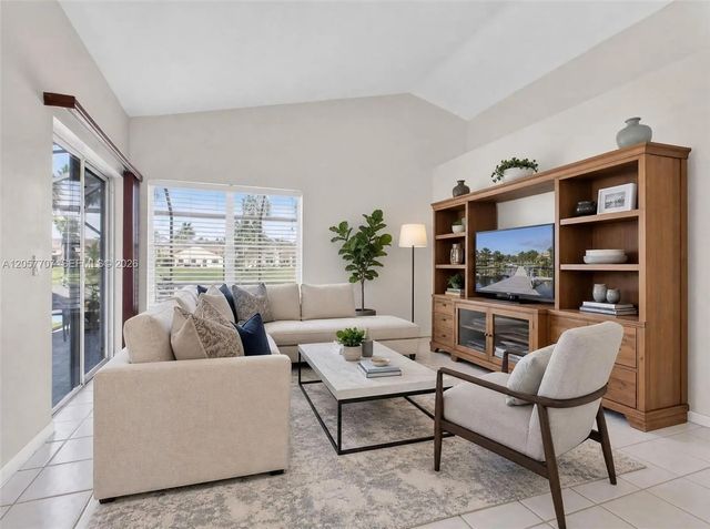 3 of 27 - 9313 Arborwood Circle, Davie, FL