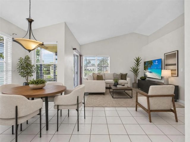 4 of 27 - 9313 Arborwood Circle, Davie, FL