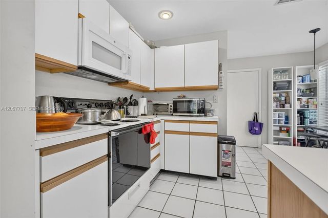 5 of 27 - 9313 Arborwood Circle, Davie, FL