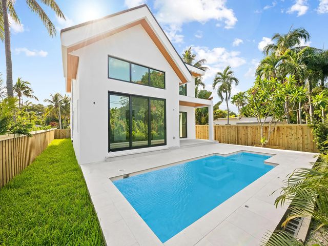 4 of 11 - 1628 Ne 17th Avenue, Fort Lauderdale, FL