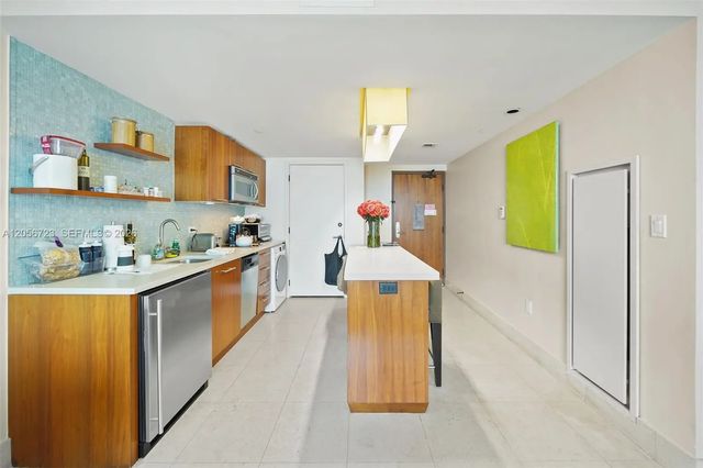 2 of 44 - 6801 Collins Avenue #1015, Miami Beach, FL