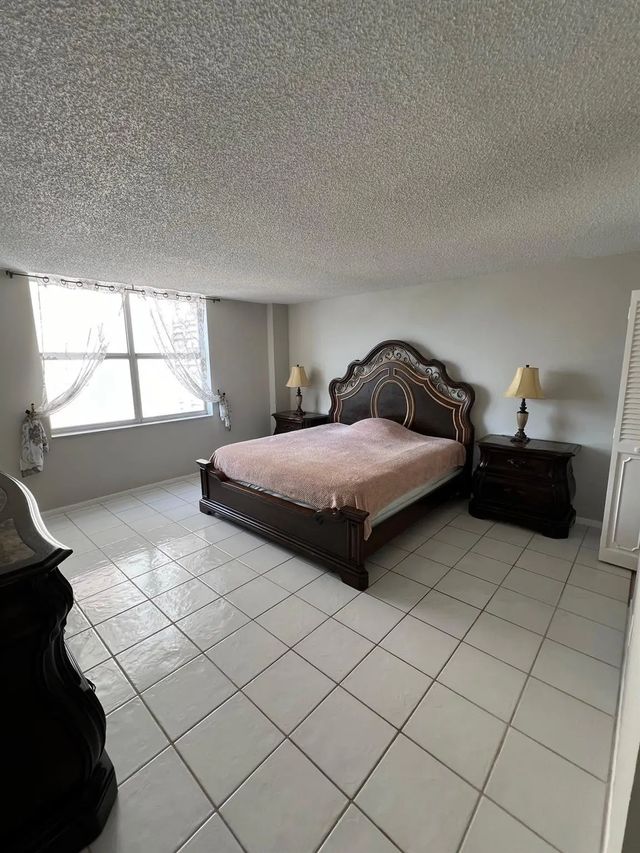 4 of 23 - 1865 S Ocean Drive #17h, Hallandale Beach, FL