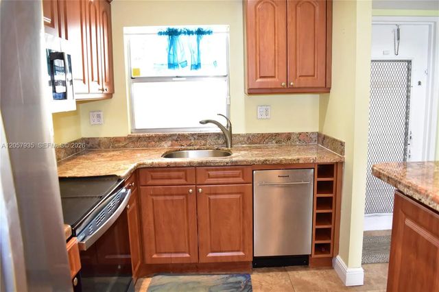 3 of 42 - 8901 Sunrise Lakes Boulevard #211, Sunrise, FL