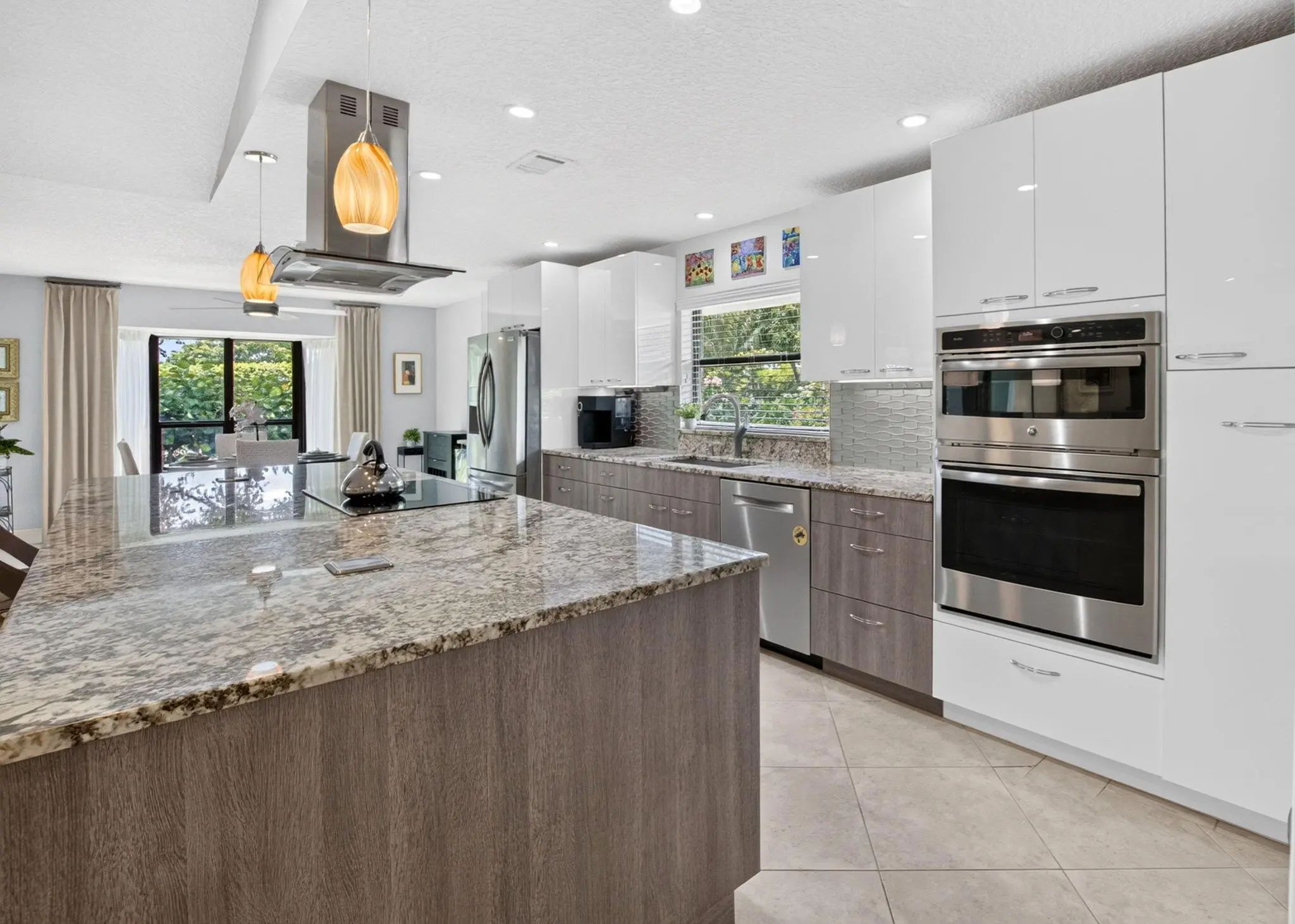 Image 16: B26055447