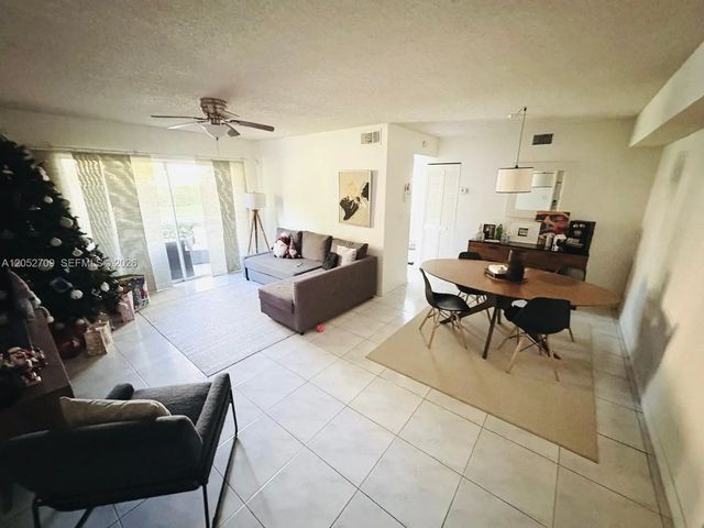 4 of 11 - 11216 Sw 12th Street #104, Pembroke Pines, FL