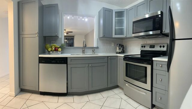 3 of 50 - 404 Nw 68th Avenue #205, Plantation, FL