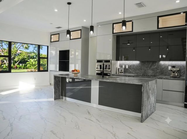 2 of 8 - 13044 Davie Oaks Drive, Davie, FL