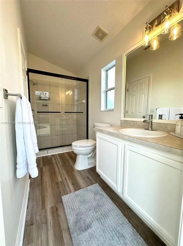 4 of 17 - 307 Fox Loop, Davenport, FL