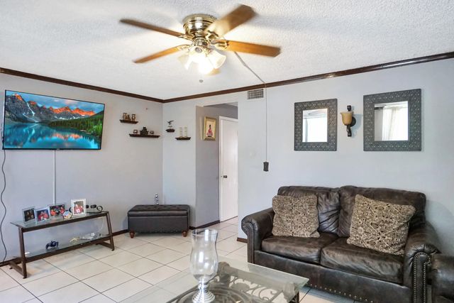 3 of 24 - 1067 W 43rd Place #68, Hialeah, FL