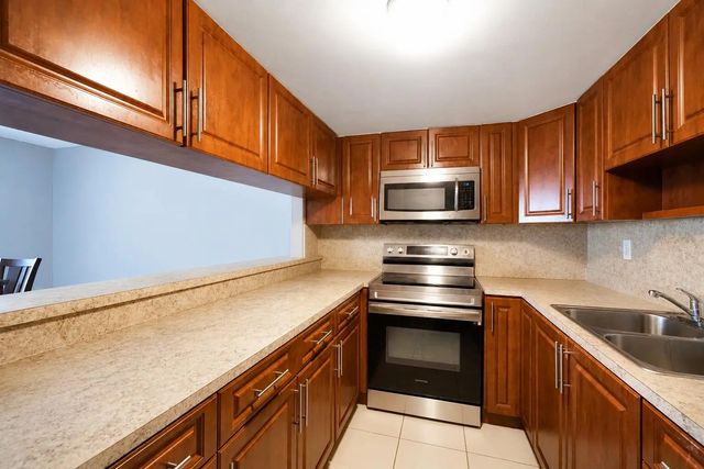 5 of 24 - 1067 W 43rd Place #68, Hialeah, FL
