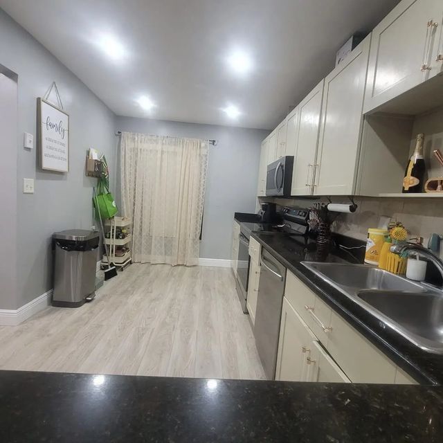5 of 29 - 9210 Nw 14th Street #273, Pembroke Pines, FL