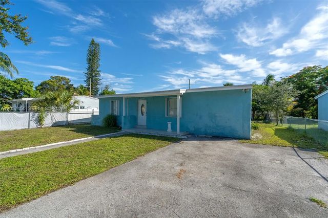2 of 31 - 1207 Chateau Park Drive, Fort Lauderdale, FL