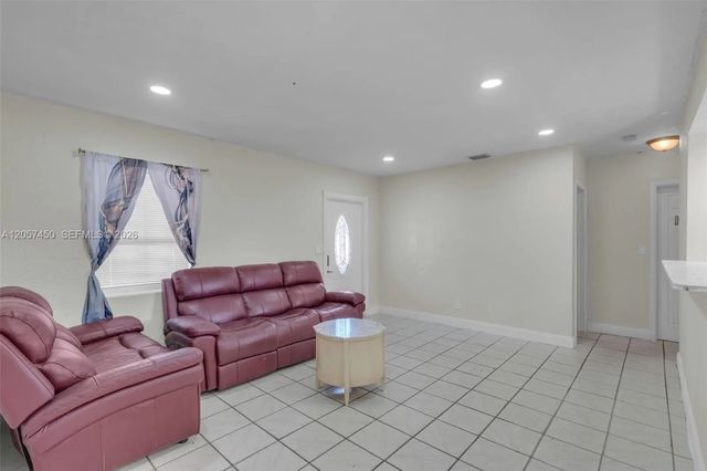 5 of 31 - 1207 Chateau Park Drive, Fort Lauderdale, FL