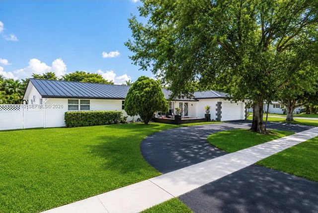 3 of 26 - 5001 Madison Street, Hollywood, FL