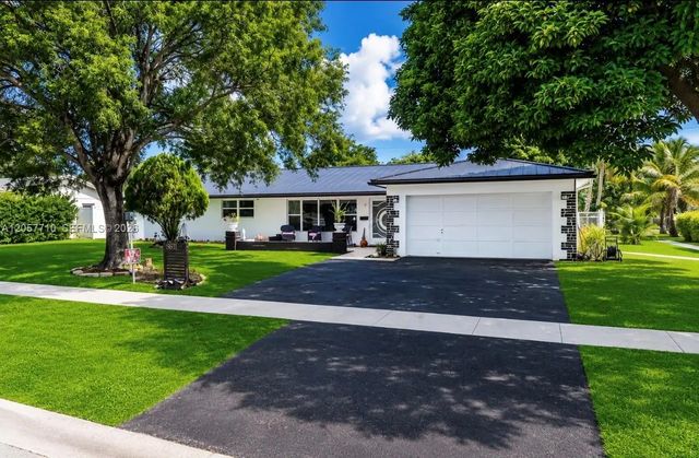 4 of 26 - 5001 Madison Street, Hollywood, FL