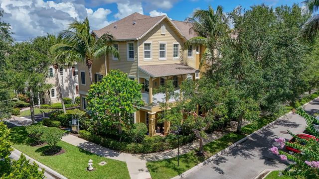 128 W Royal Palm Circle #101, Jupiter
