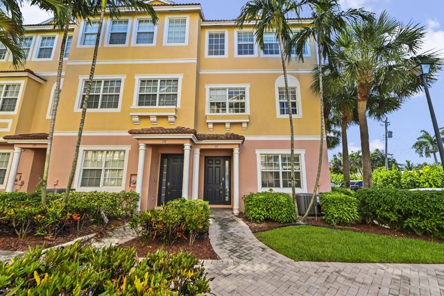 3 of 34 - 131 Harbors Way, Boynton Beach, FL