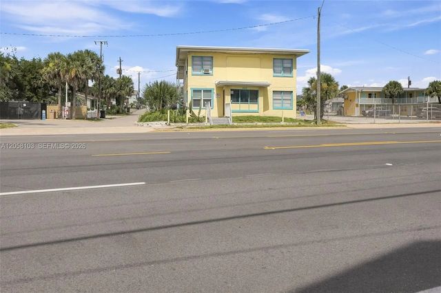 2 of 12 - 922 S Atlantic, Daytona Beach, FL