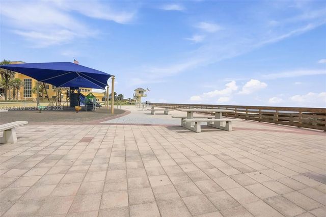 4 of 12 - 922 S Atlantic, Daytona Beach, FL