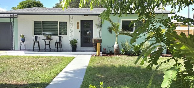 2 of 42 - 415 Park Avenue, Lake Park, FL